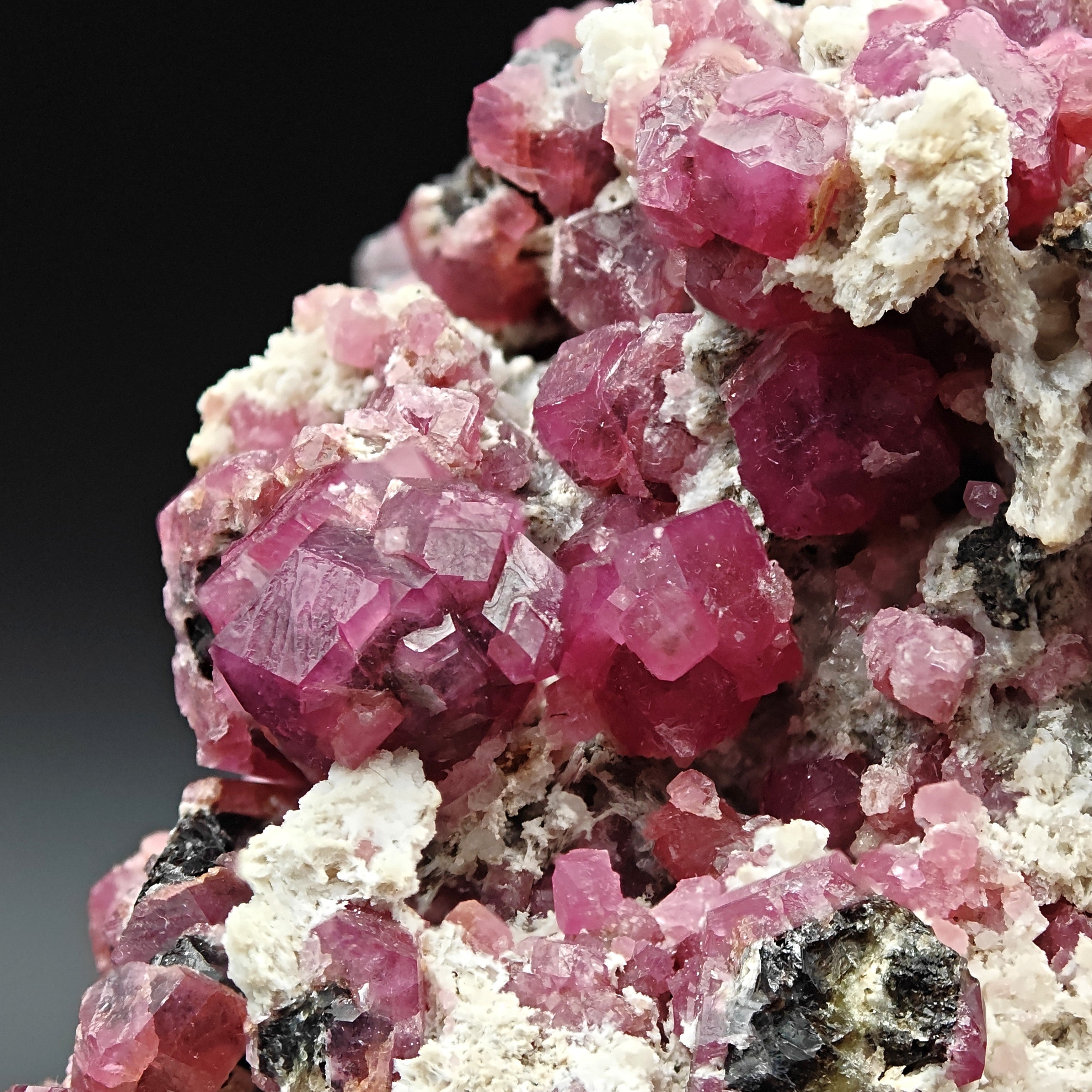 ROSOLITE GARNET – Vivid Pink Grossular Crystals, Sierra de Cruces, Mexico