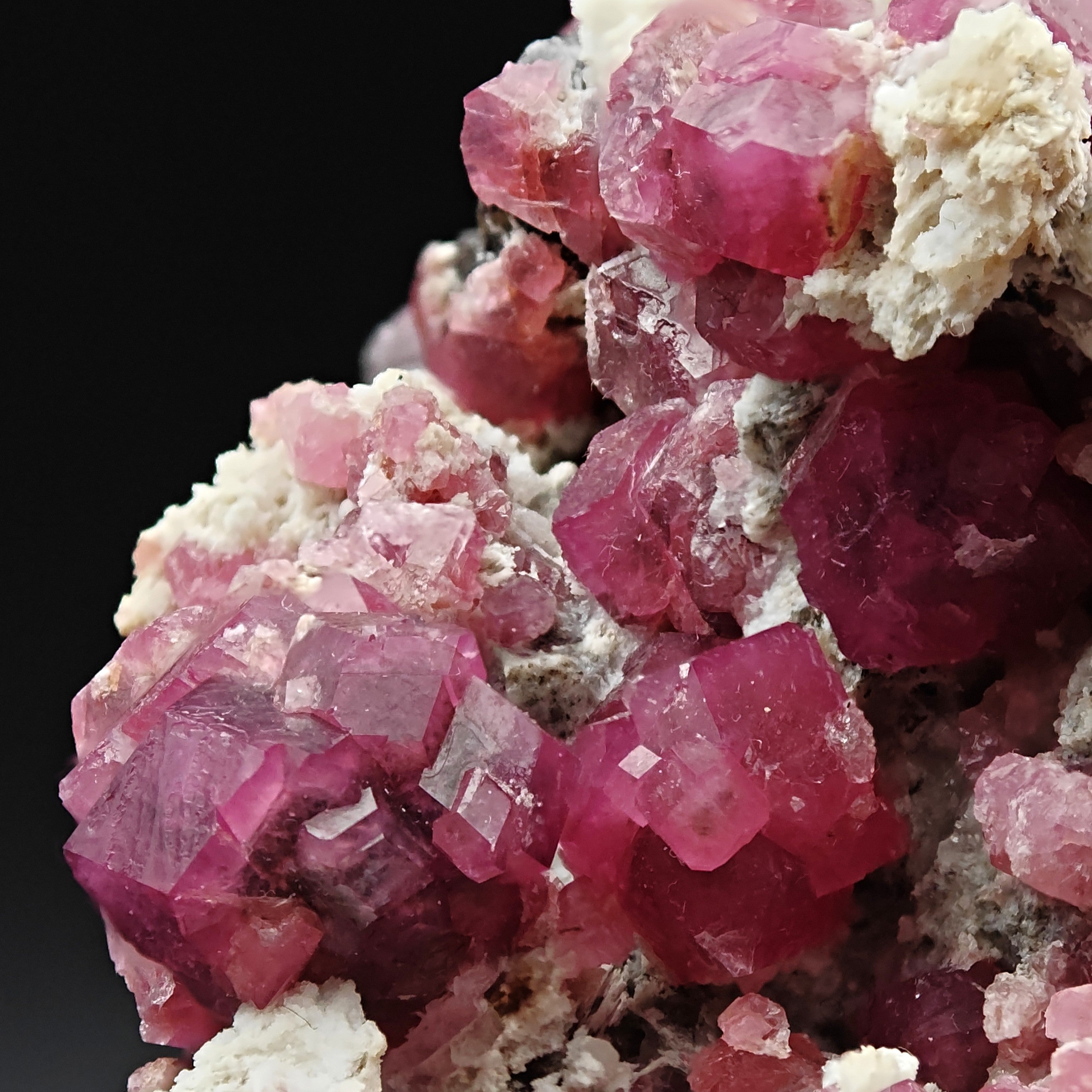 ROSOLITE GARNET – Vivid Pink Grossular Crystals, Sierra de Cruces, Mexico
