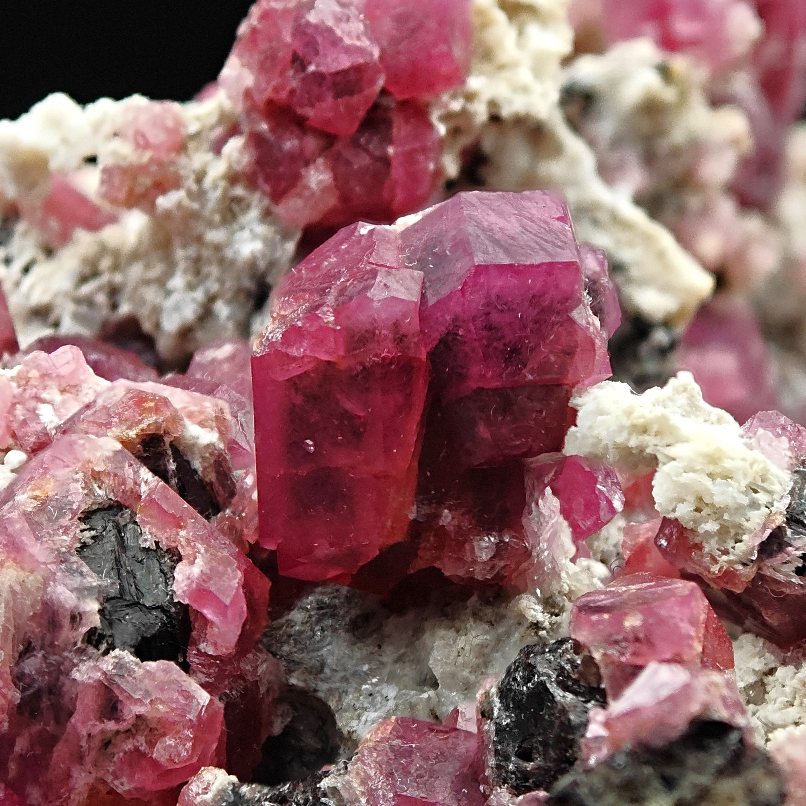 ROSOLITE GARNET – Vivid Pink Grossular Crystals, Sierra de Cruces, Mexico