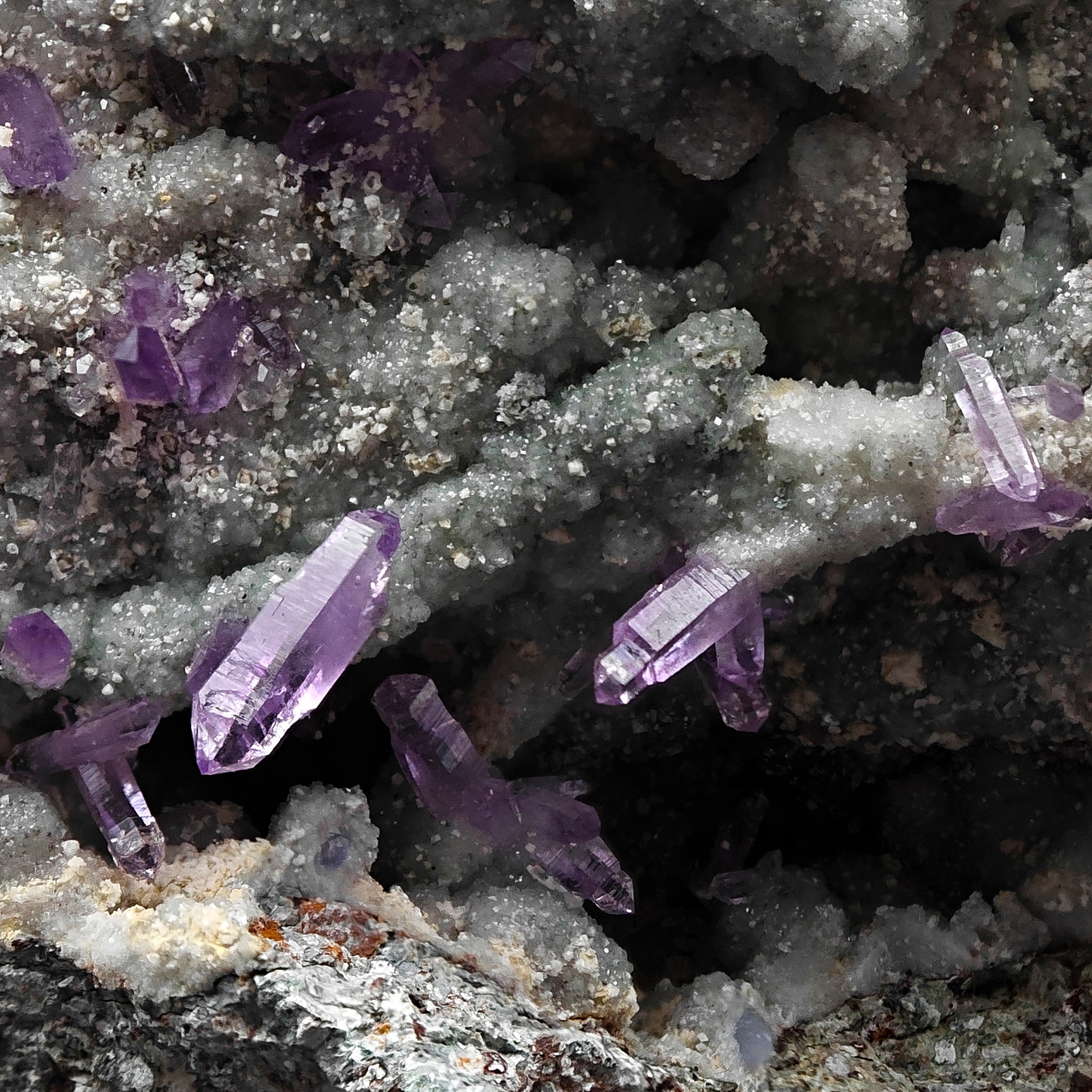 AMETHYST SCEPTERS – Violet Crystal Clusters on Green CHALCEDONY