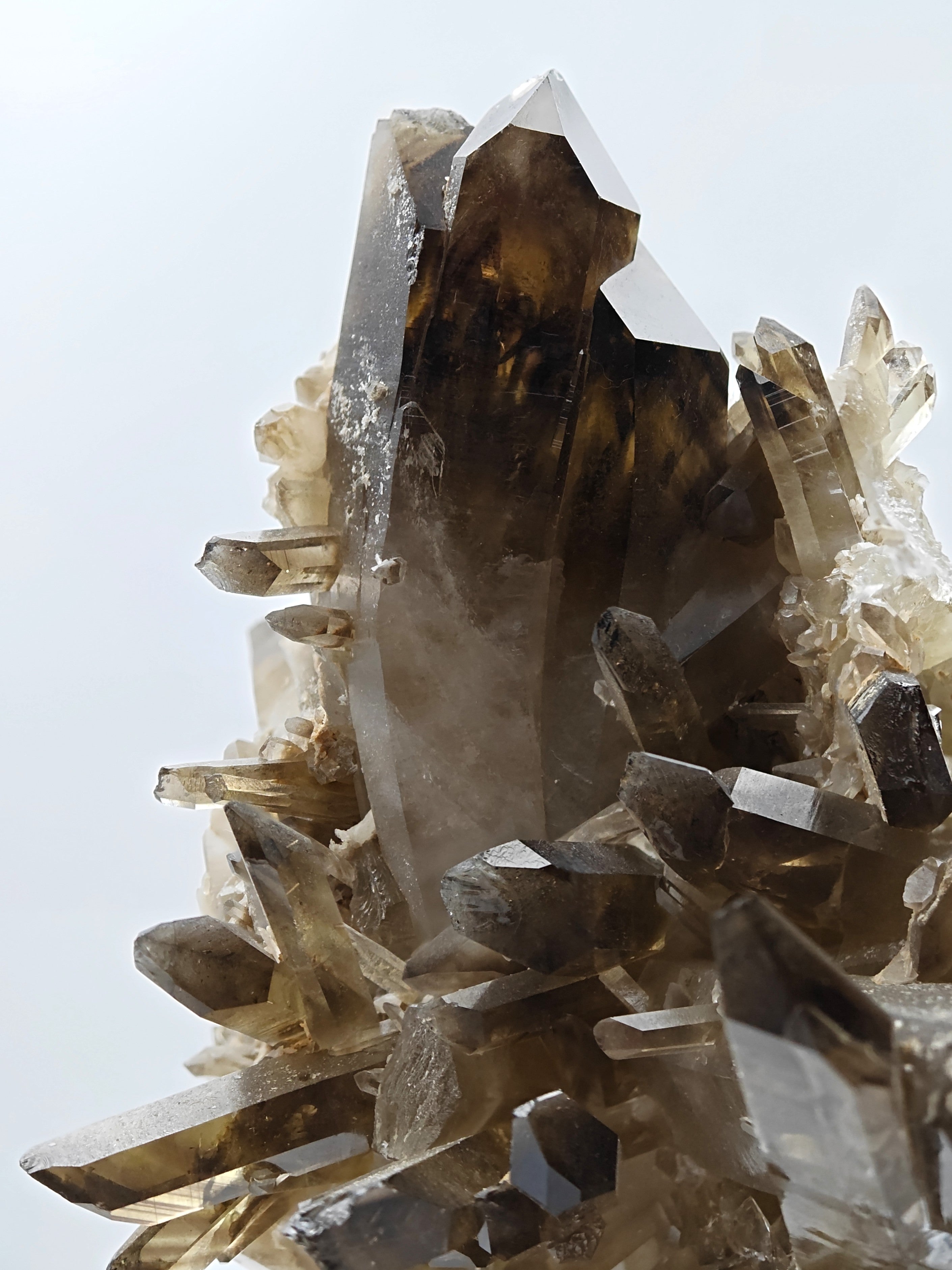 CITRINE QUARTZ – Curved 8.8cm Crystal, Sahatany Valley, Madagascar