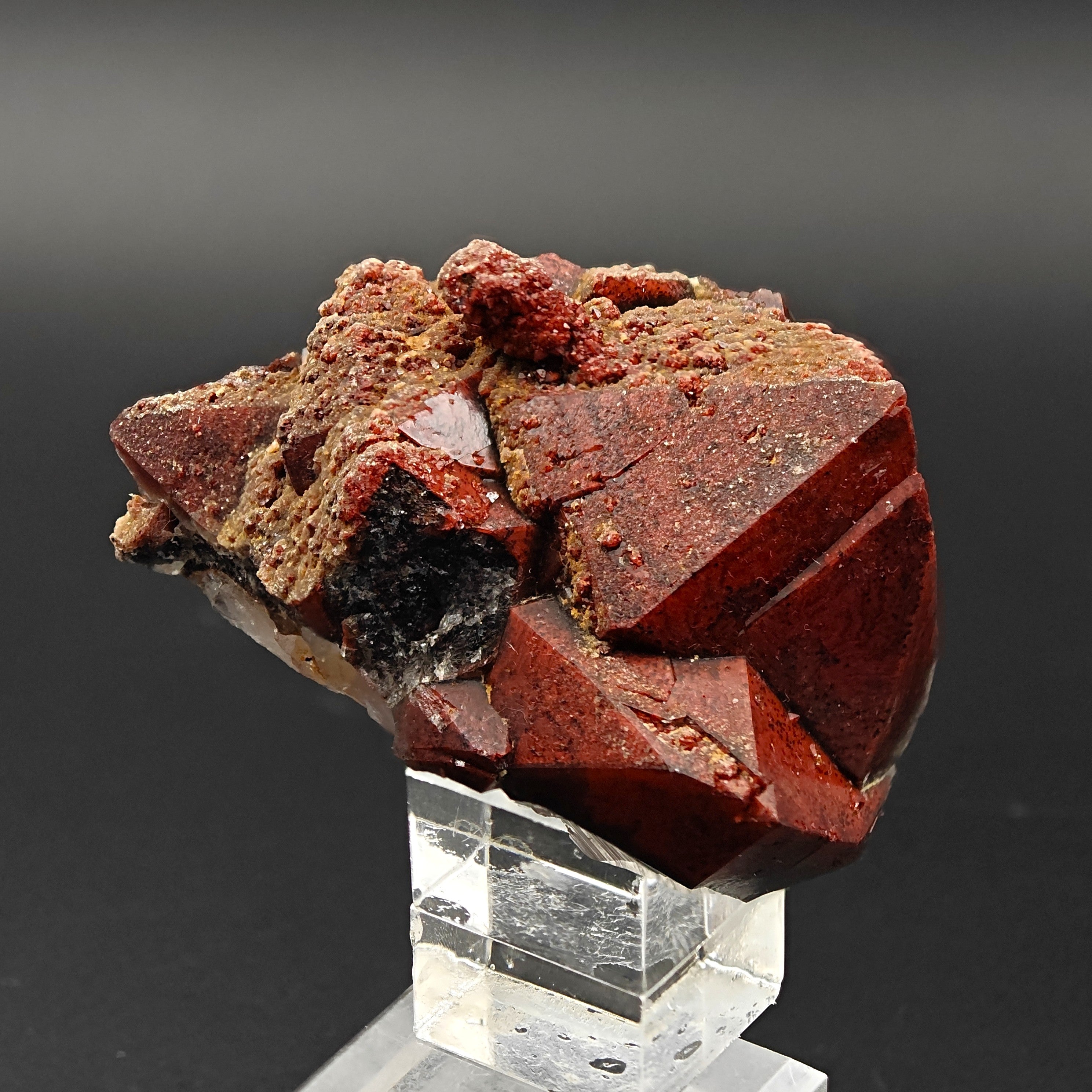 HEMATOID QUARTZ – Intense Blood Red Color with Large Crystals