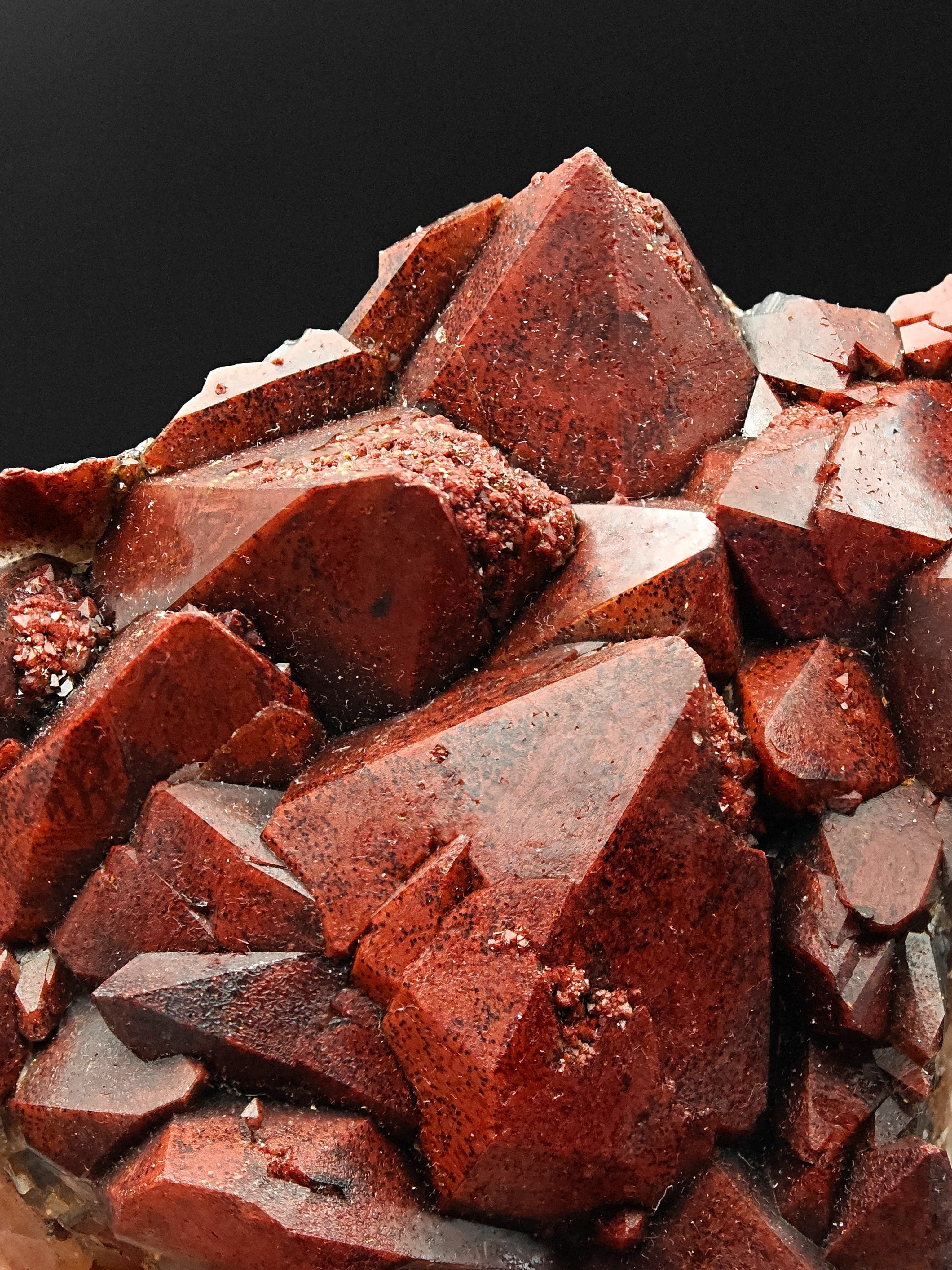 HEMATOID QUARTZ – Intense Blood Red Color with Large Crystals