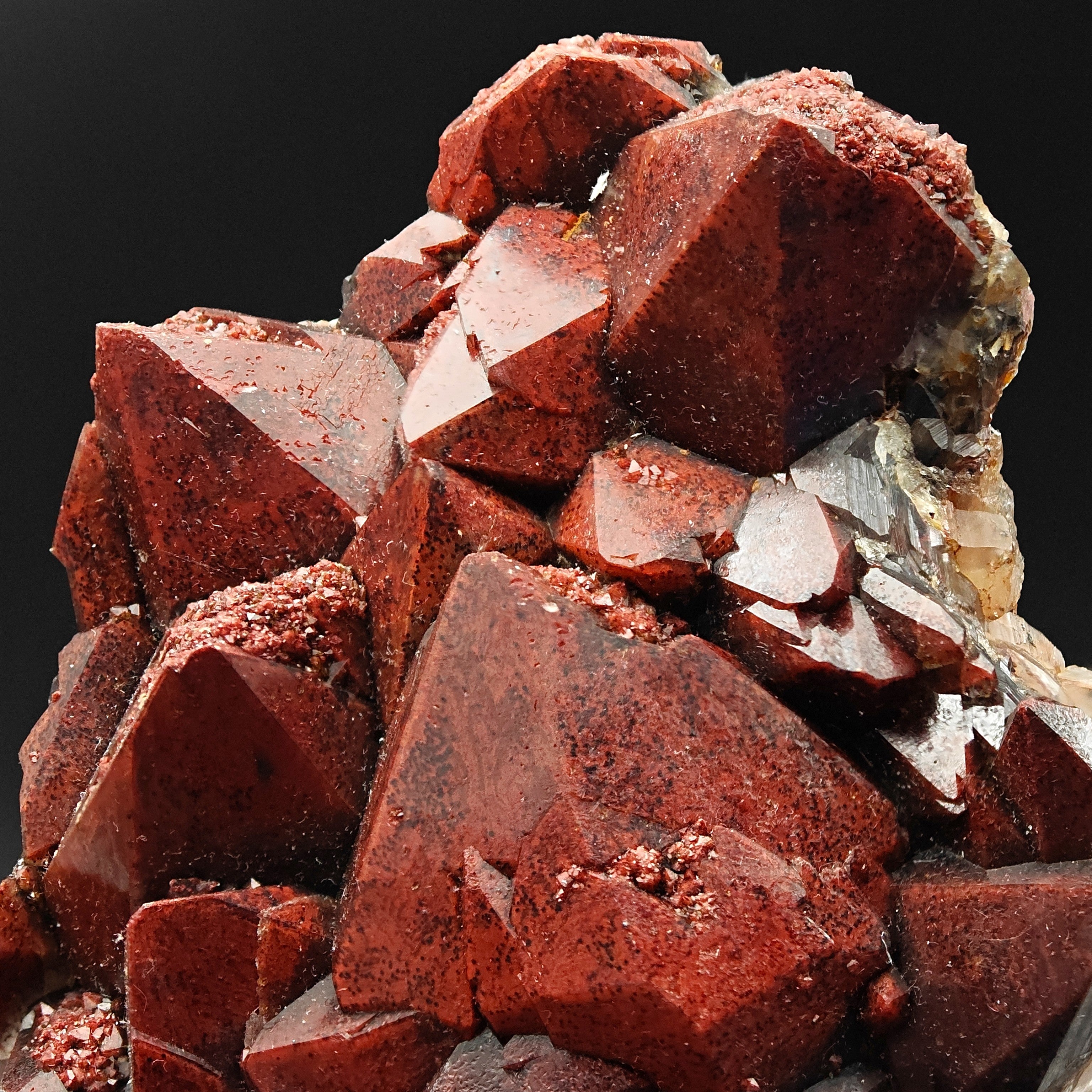 HEMATOID QUARTZ – Intense Blood Red Color with Large Crystals