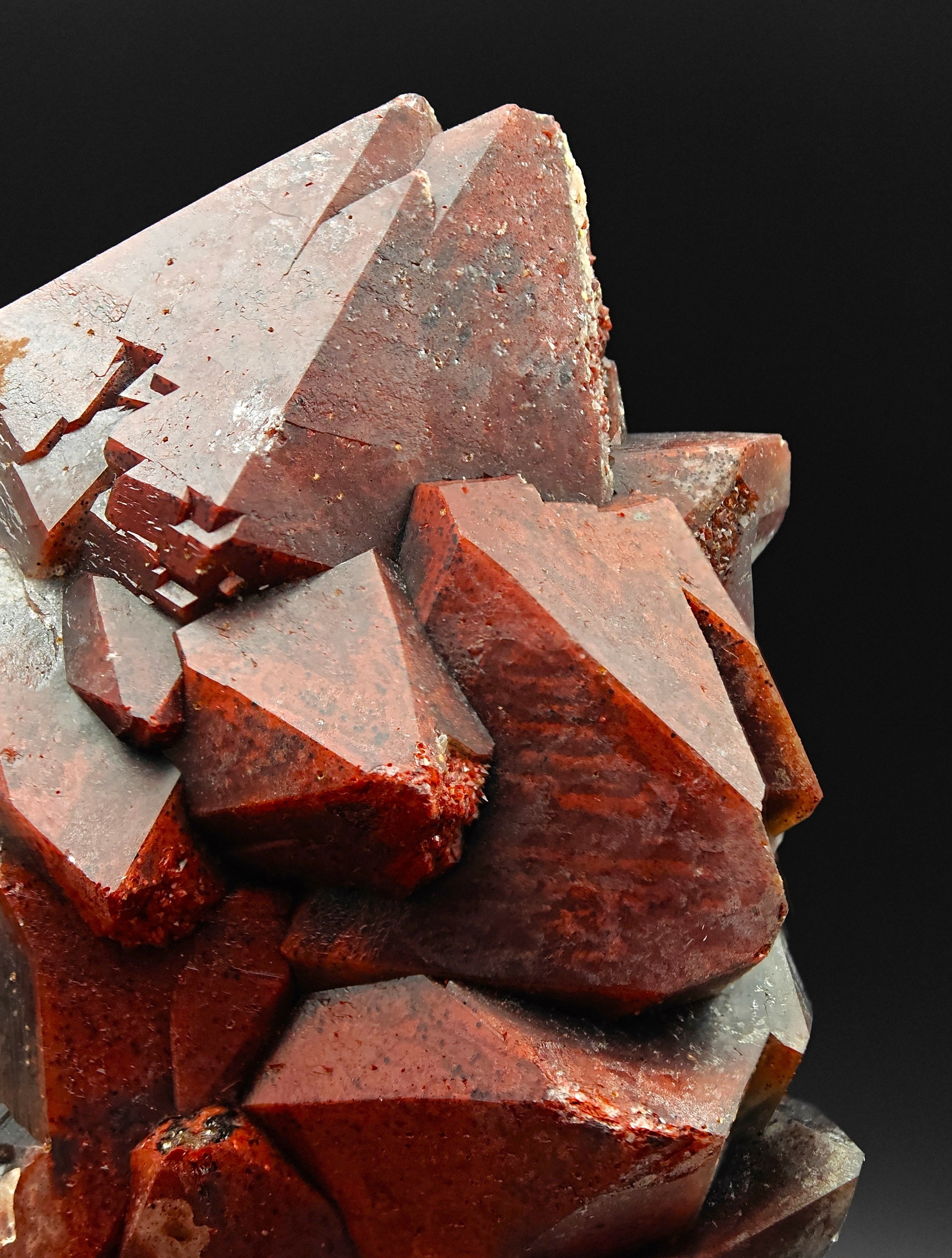 HEMATOID QUARTZ – Intense Blood Red Color with Large Crystals