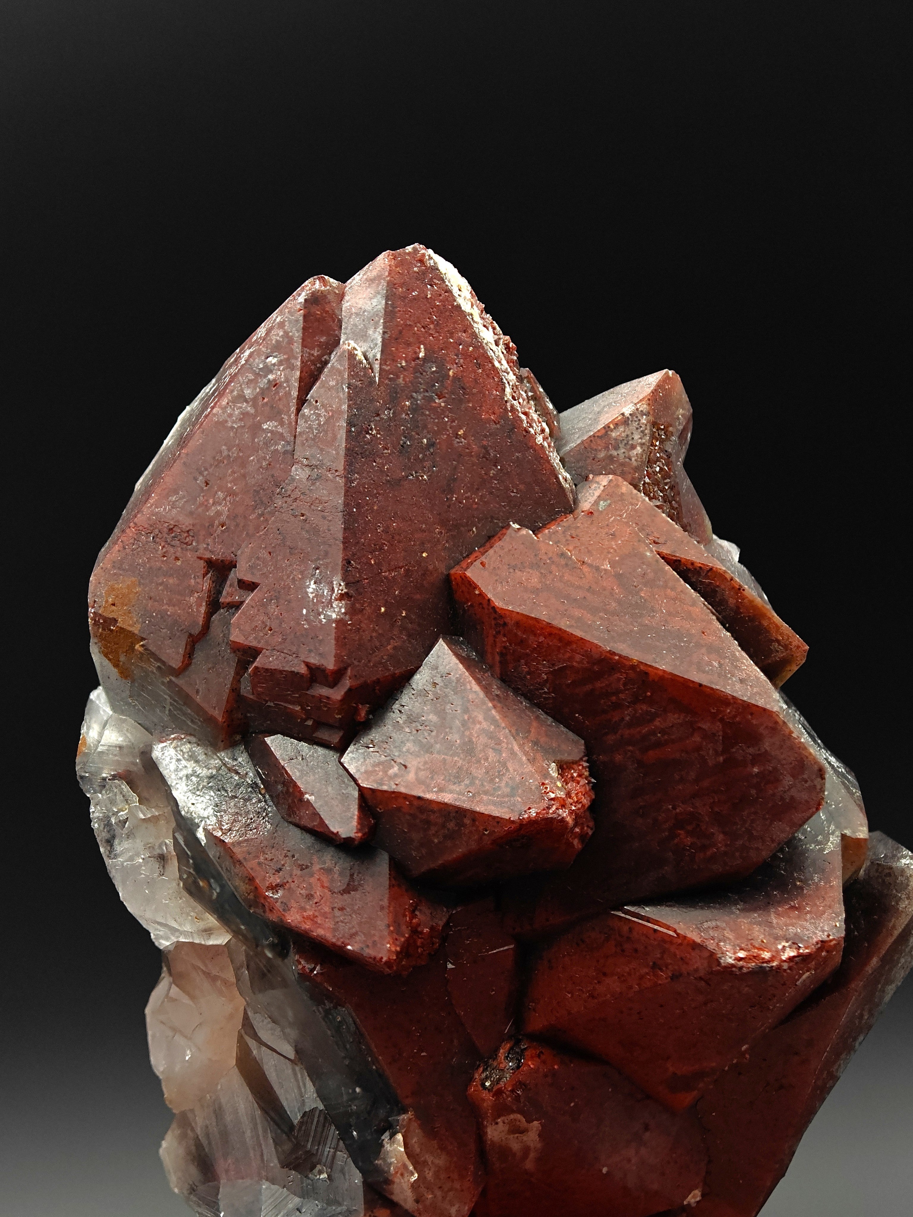 HEMATOID QUARTZ – Intense Blood Red Color with Large Crystals