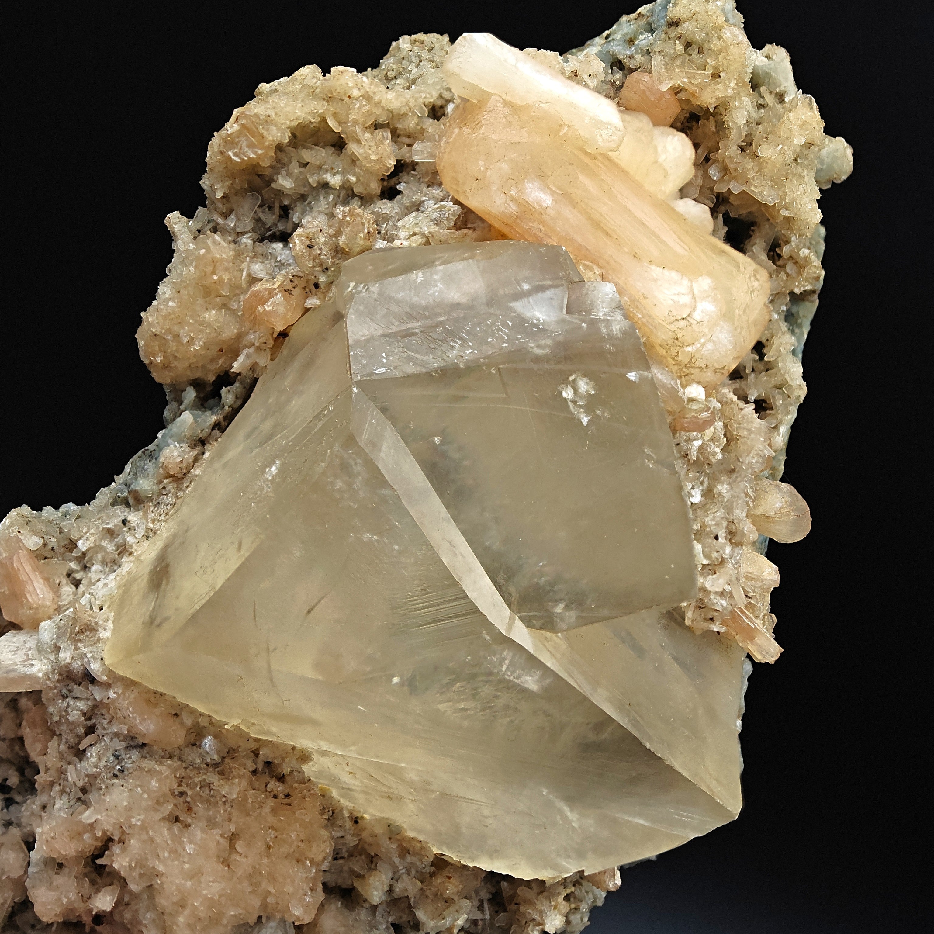 CALCITE & STILBITE – Big Twinned Crystals with Pink Stilbite, Pune, India