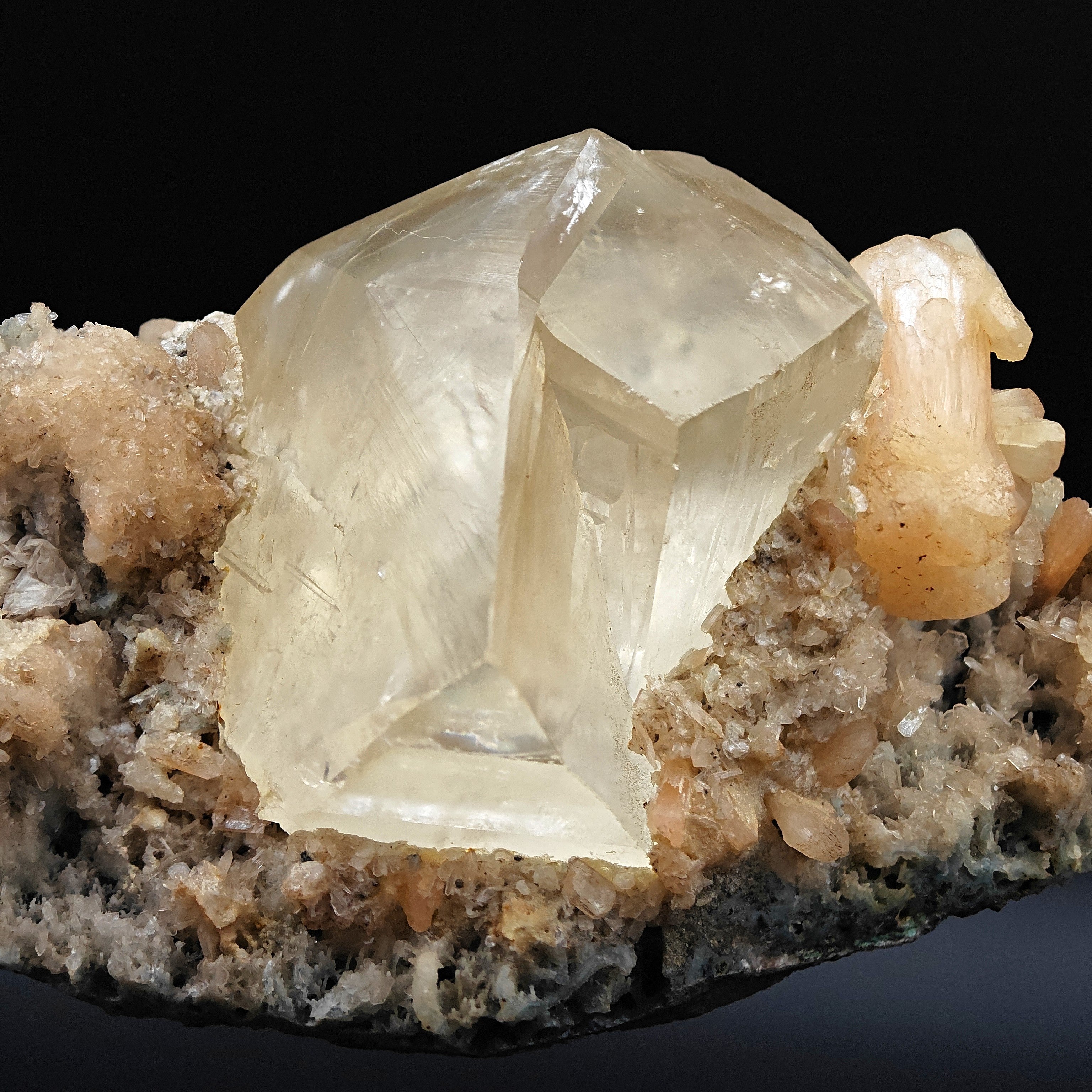 CALCITE & STILBITE – Big Twinned Crystals with Pink Stilbite, Pune, India