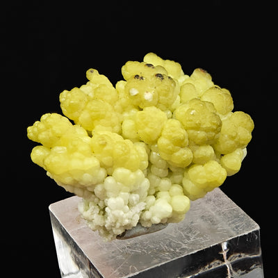 Side view of yellow hyalite opal cluster with white botryoidal base