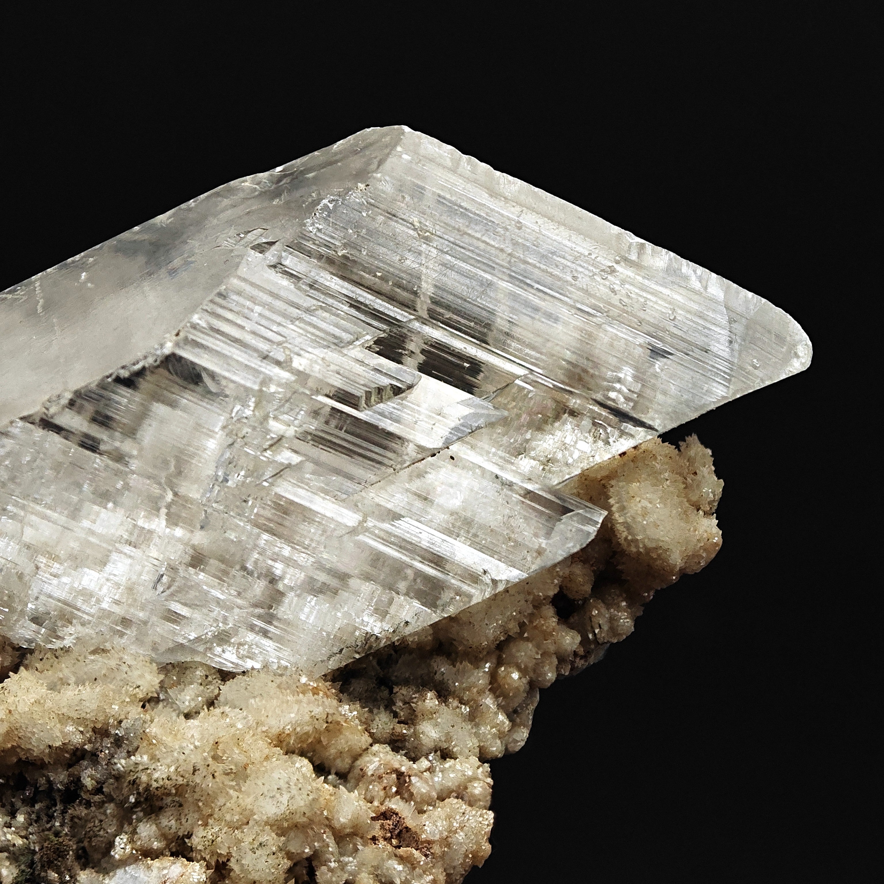 GYPSUM – Aesthetic 6.4cm Crystal, Pink-Green Iridescence, Niccioleta, Italy