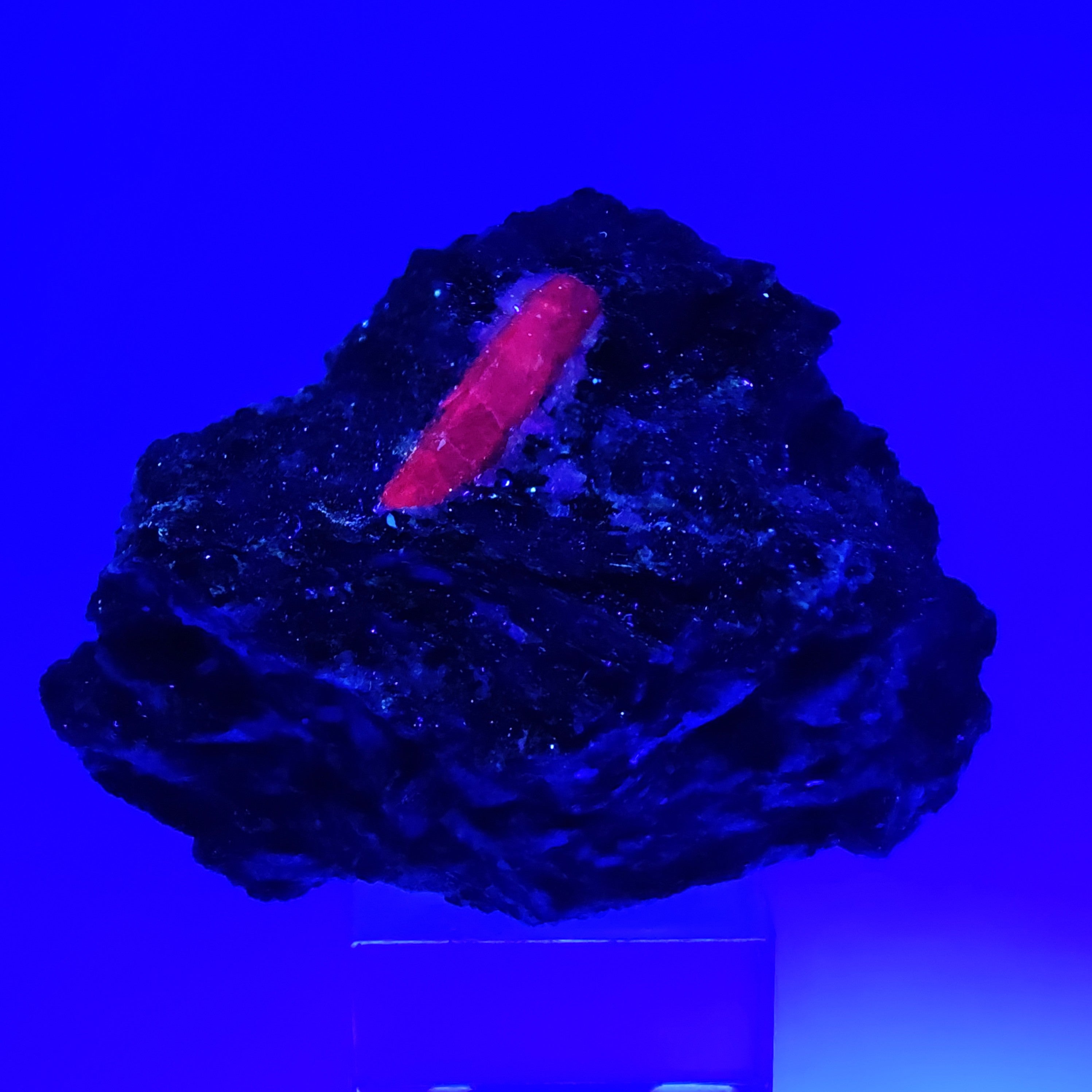 RUBY – Purple CORUNDUM, UV Reactive Crystal from Zazafotsy, Madagascar