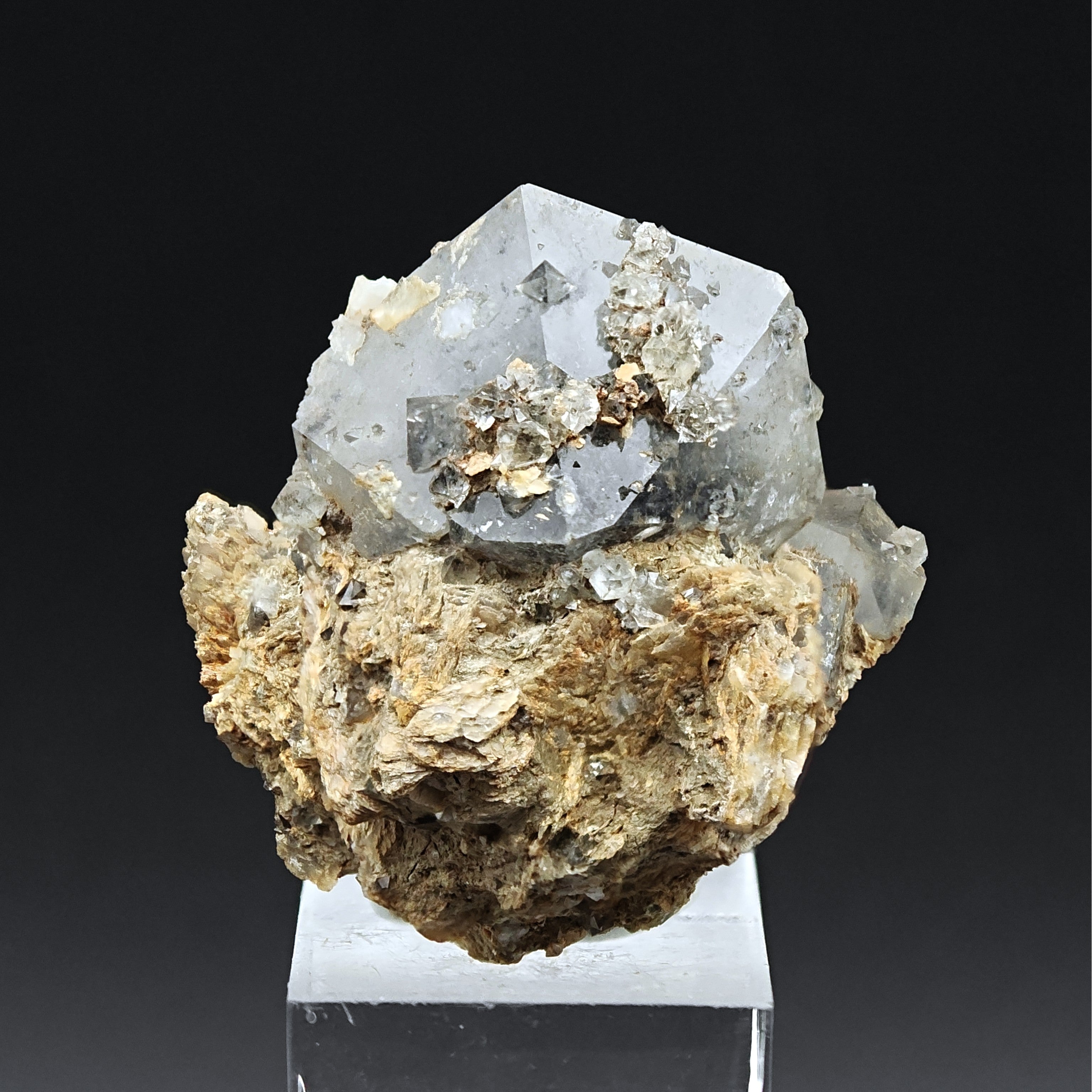 QUARTZ (BETA PARAMORPH) – Multiple Bipyramidal Crystals, Monterenzio, Italy