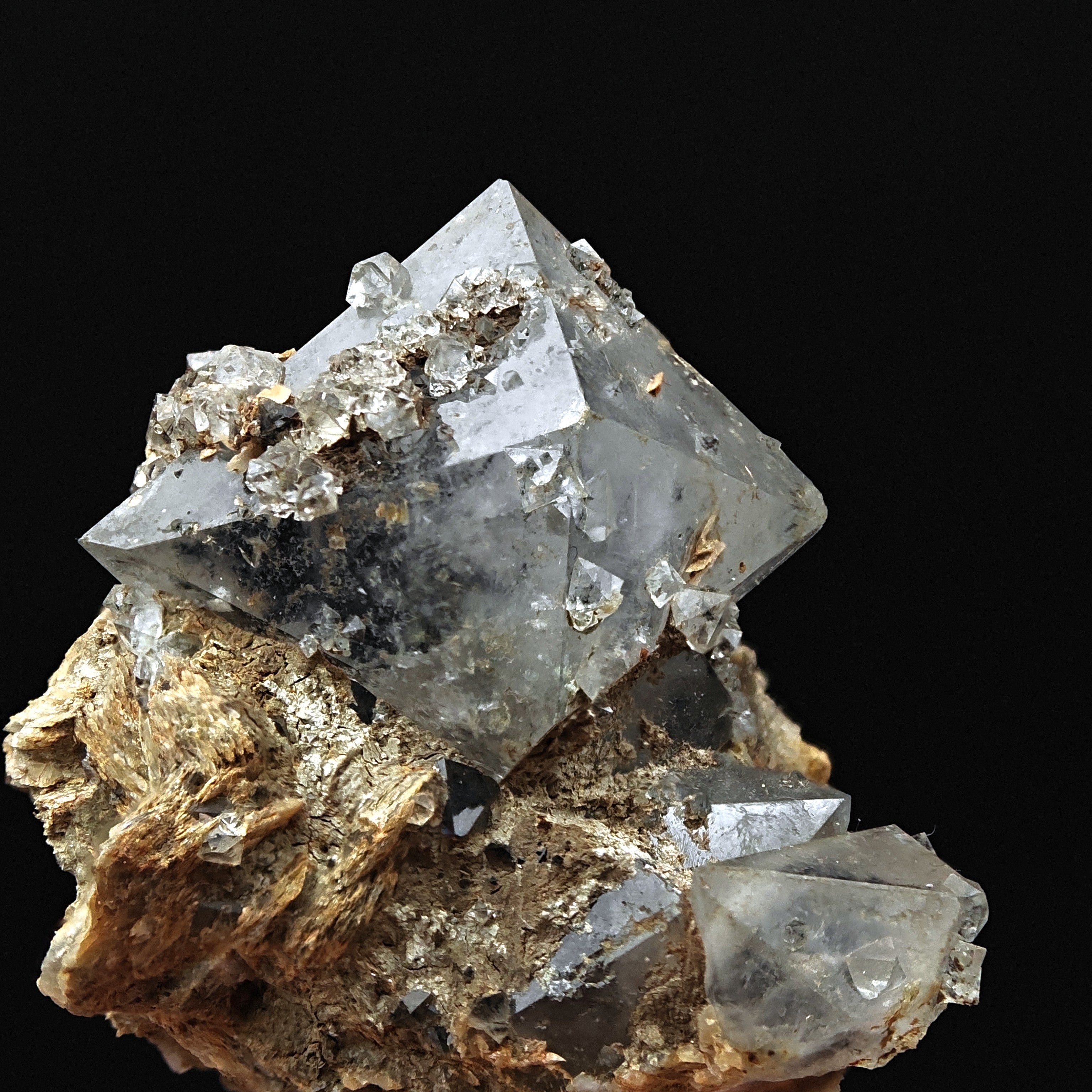 QUARTZ (BETA PARAMORPH) – Multiple Bipyramidal Crystals, Monterenzio, Italy