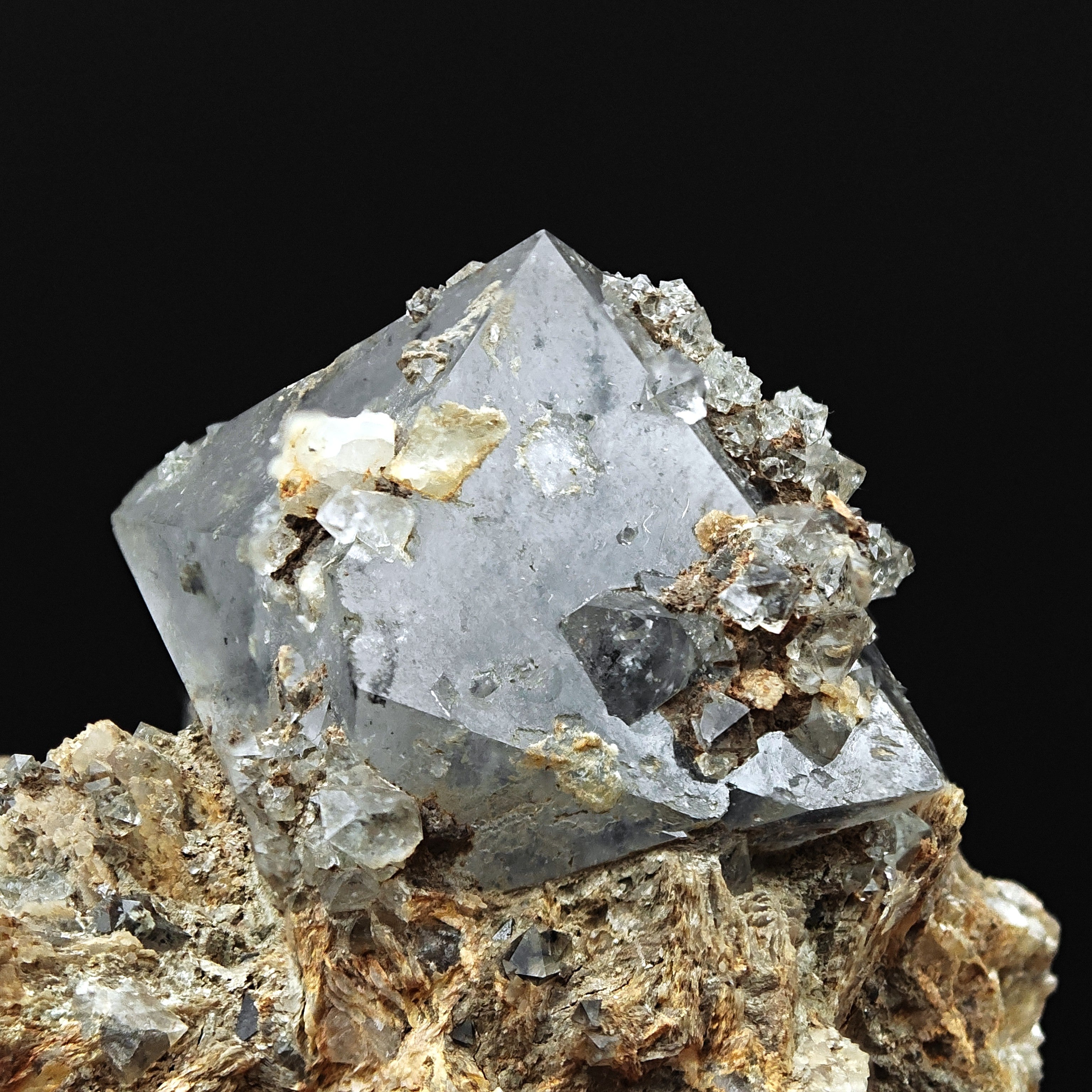 QUARTZ (BETA PARAMORPH) – Multiple Bipyramidal Crystals, Monterenzio, Italy