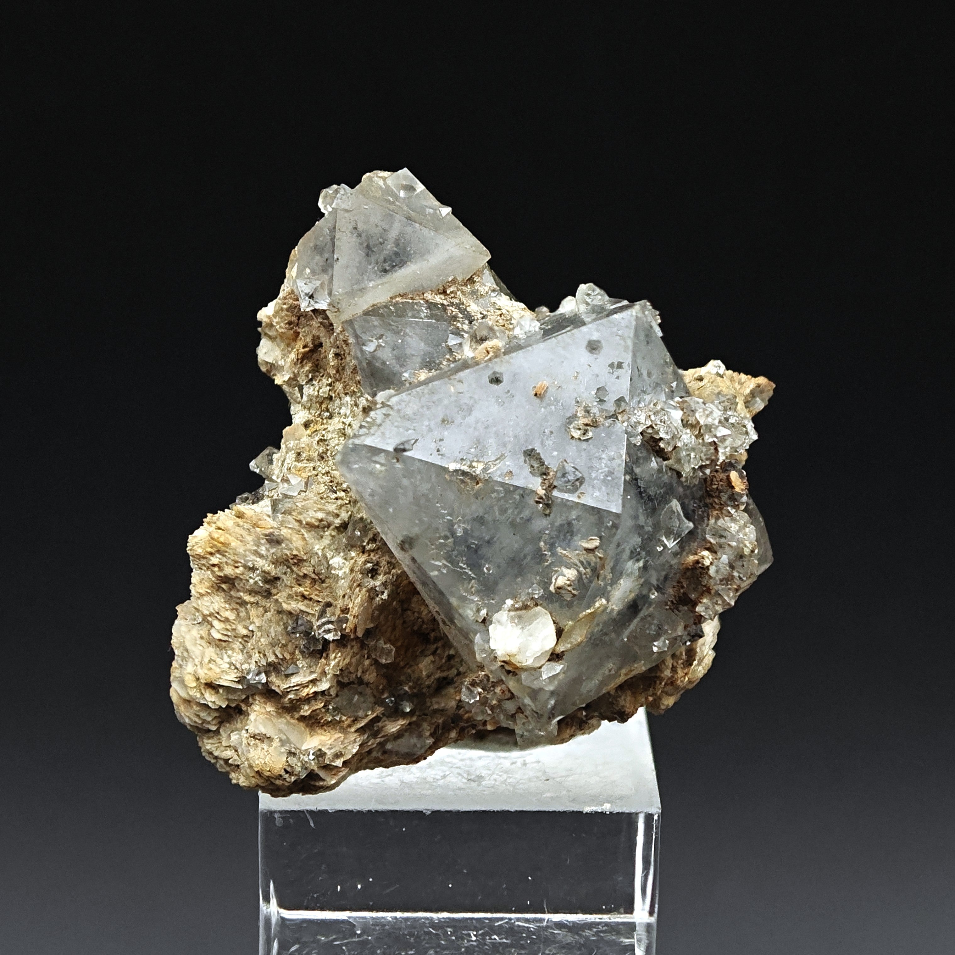 QUARTZ (BETA PARAMORPH) – Multiple Bipyramidal Crystals, Monterenzio, Italy