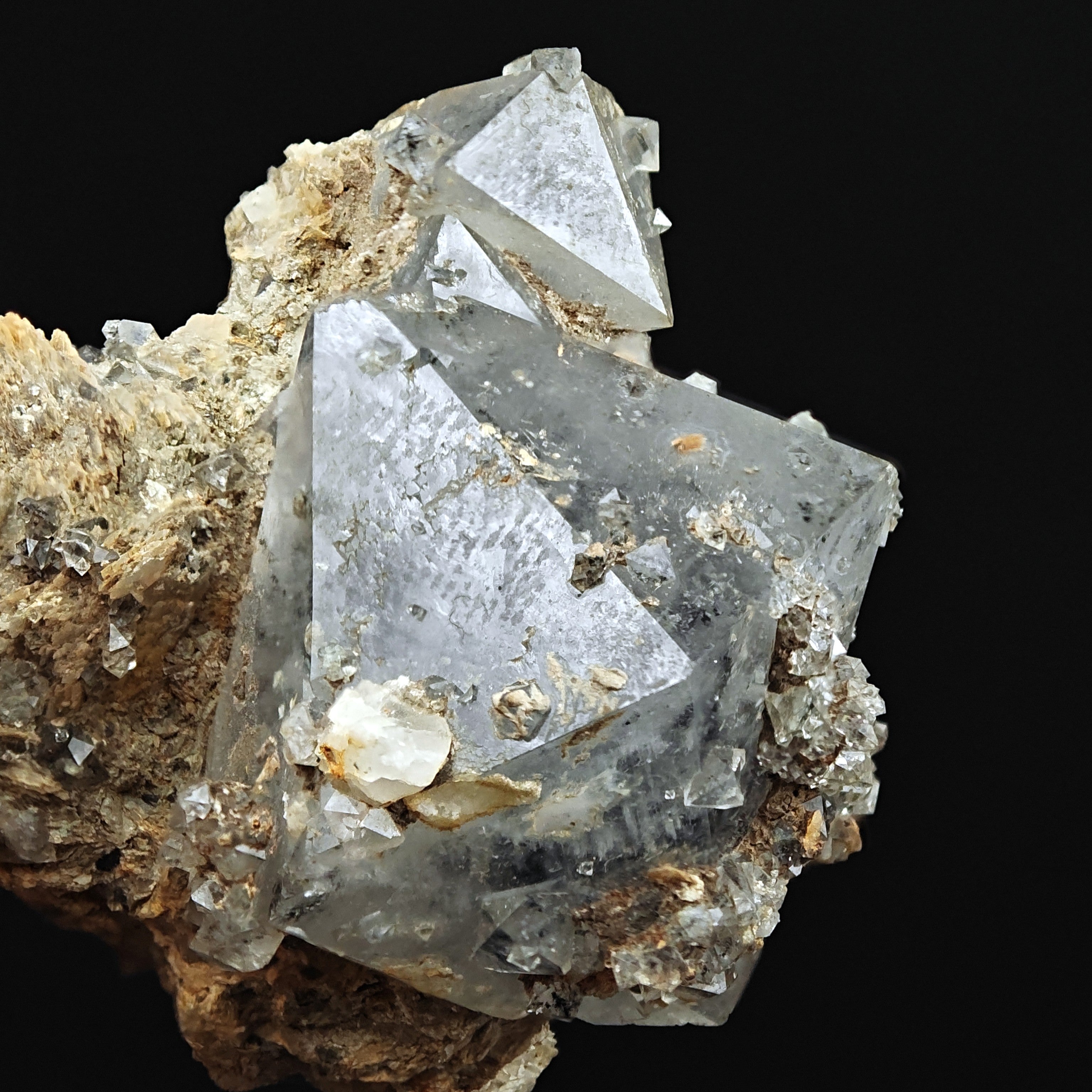 QUARTZ (BETA PARAMORPH) – Multiple Bipyramidal Crystals, Monterenzio, Italy