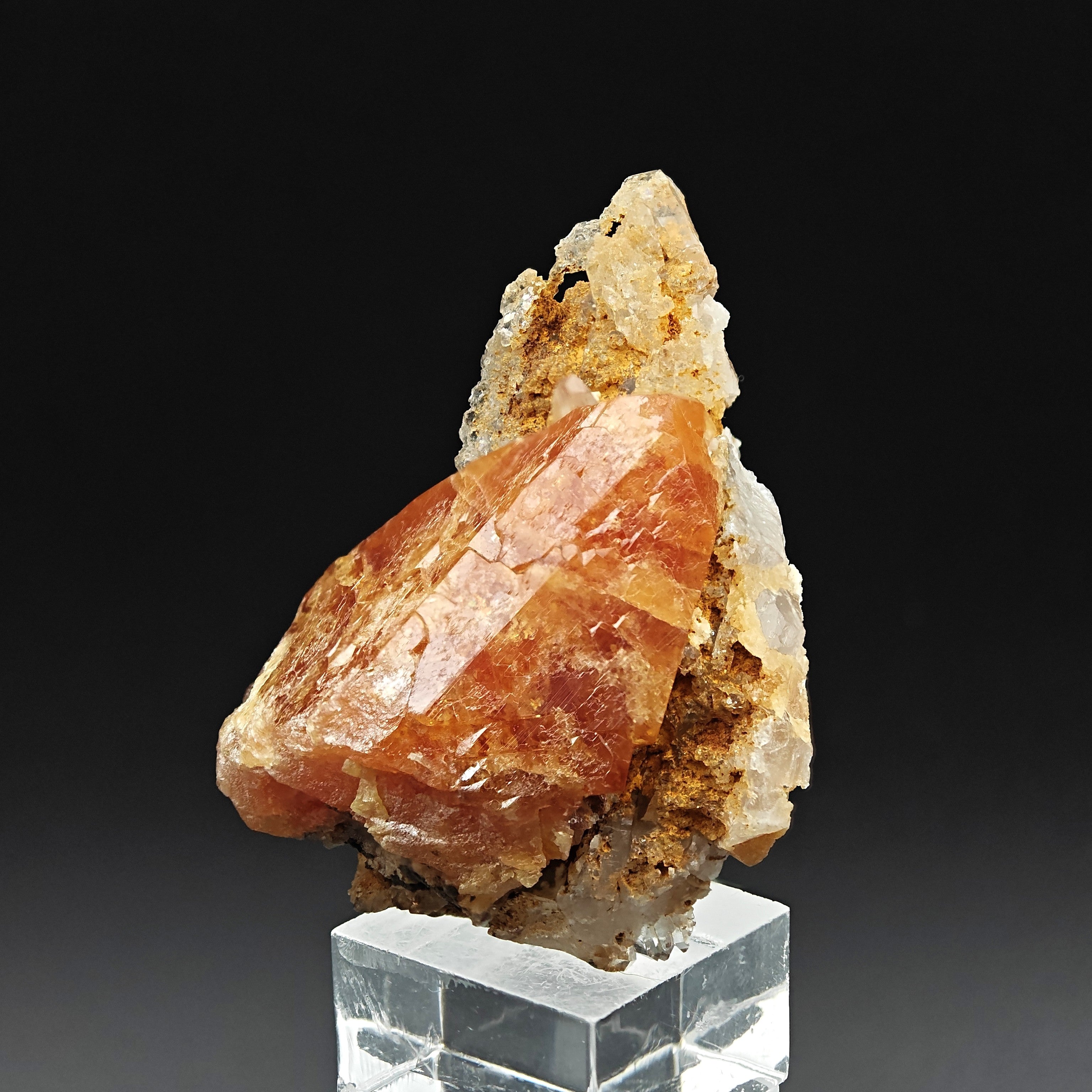 SCHEELITE – 4.4cm Lustrous Honey-Colored Crystal, Sichuan, China