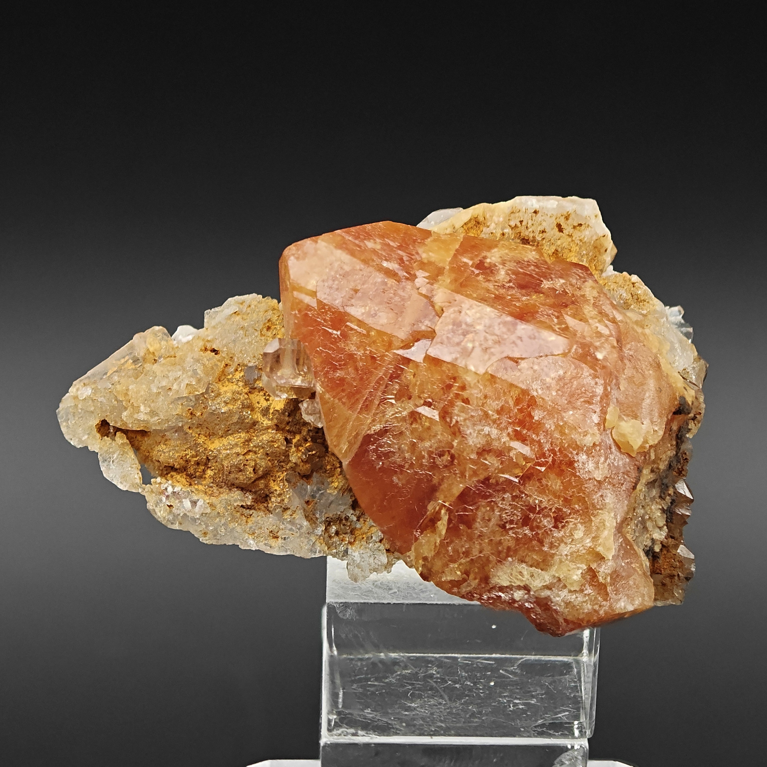 SCHEELITE – 4.4cm Lustrous Honey-Colored Crystal, Sichuan, China