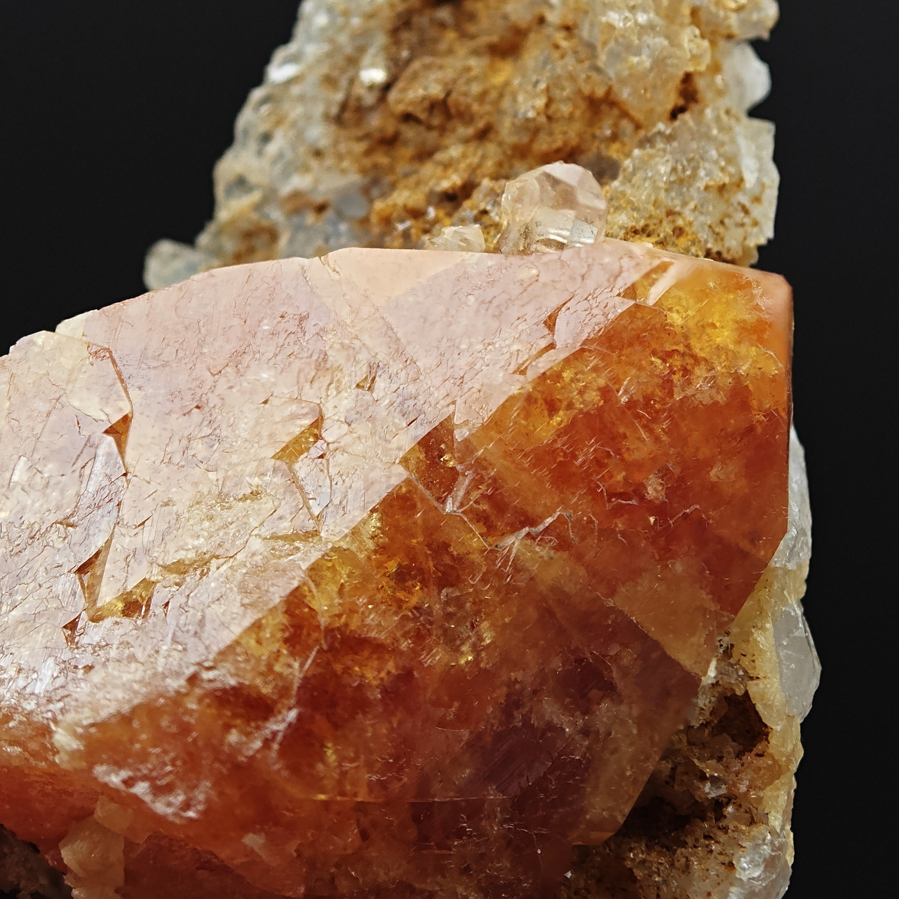 SCHEELITE – 4.4cm Lustrous Honey-Colored Crystal, Sichuan, China