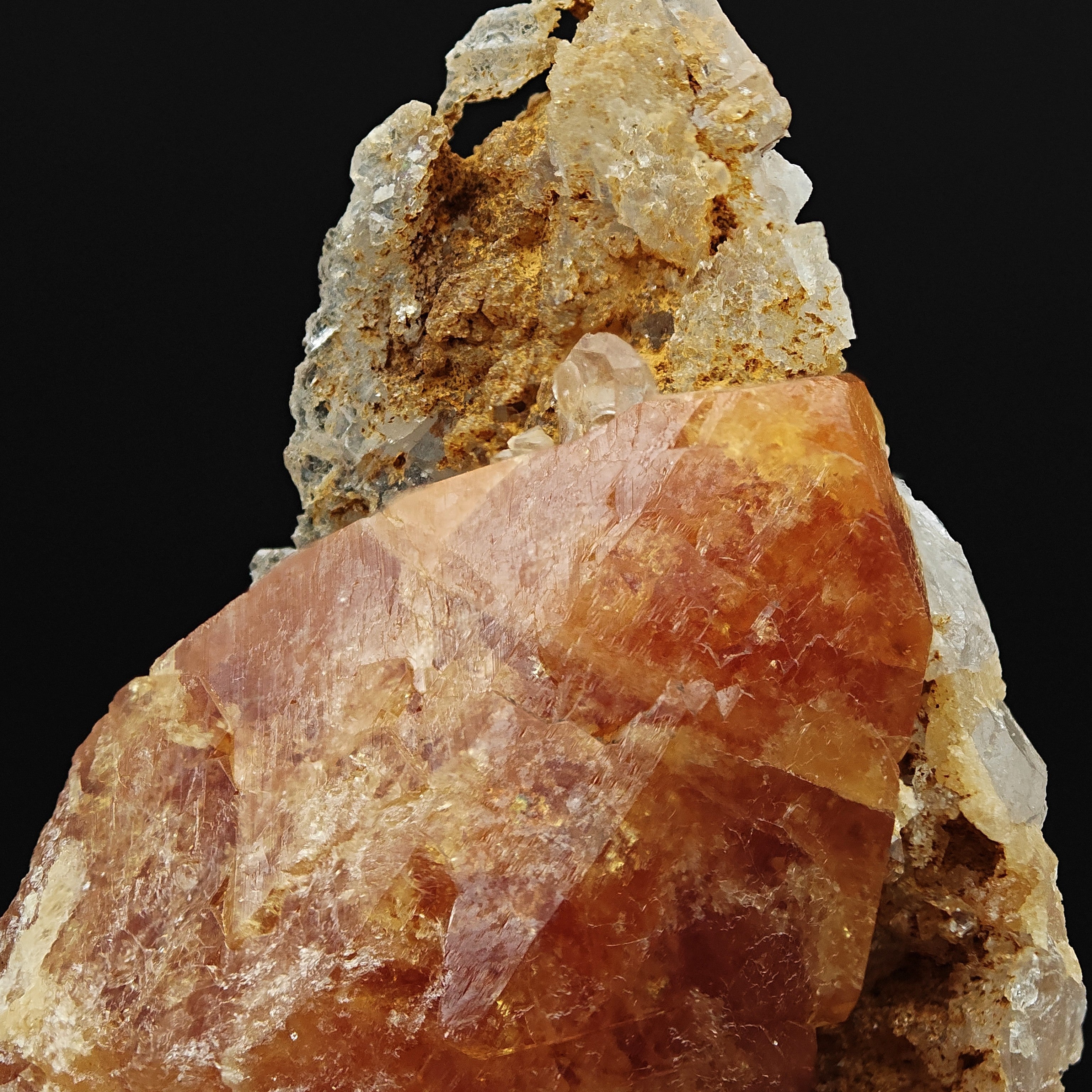 SCHEELITE – 4.4cm Lustrous Honey-Colored Crystal, Sichuan, China