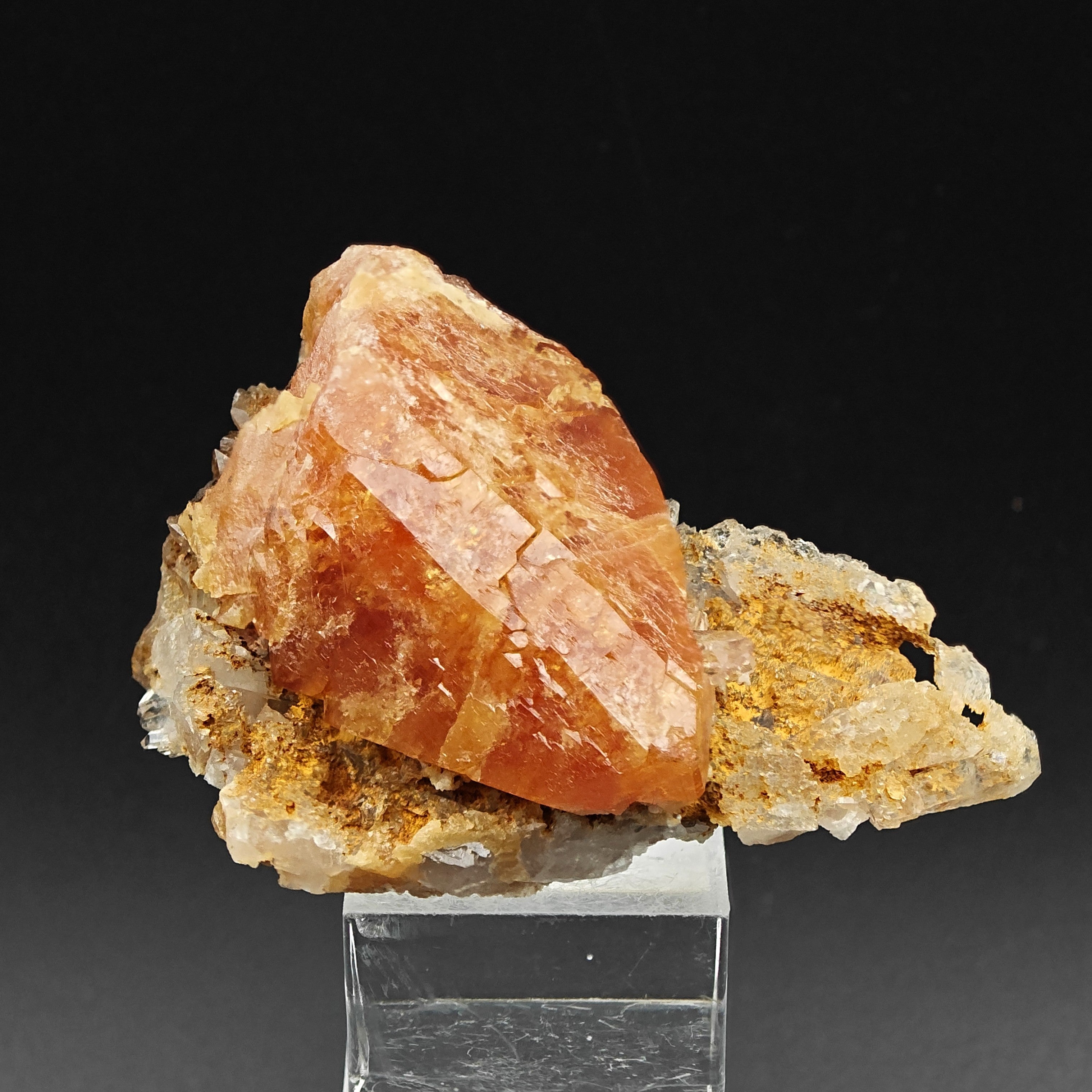 SCHEELITE – 4.4cm Lustrous Honey-Colored Crystal, Sichuan, China