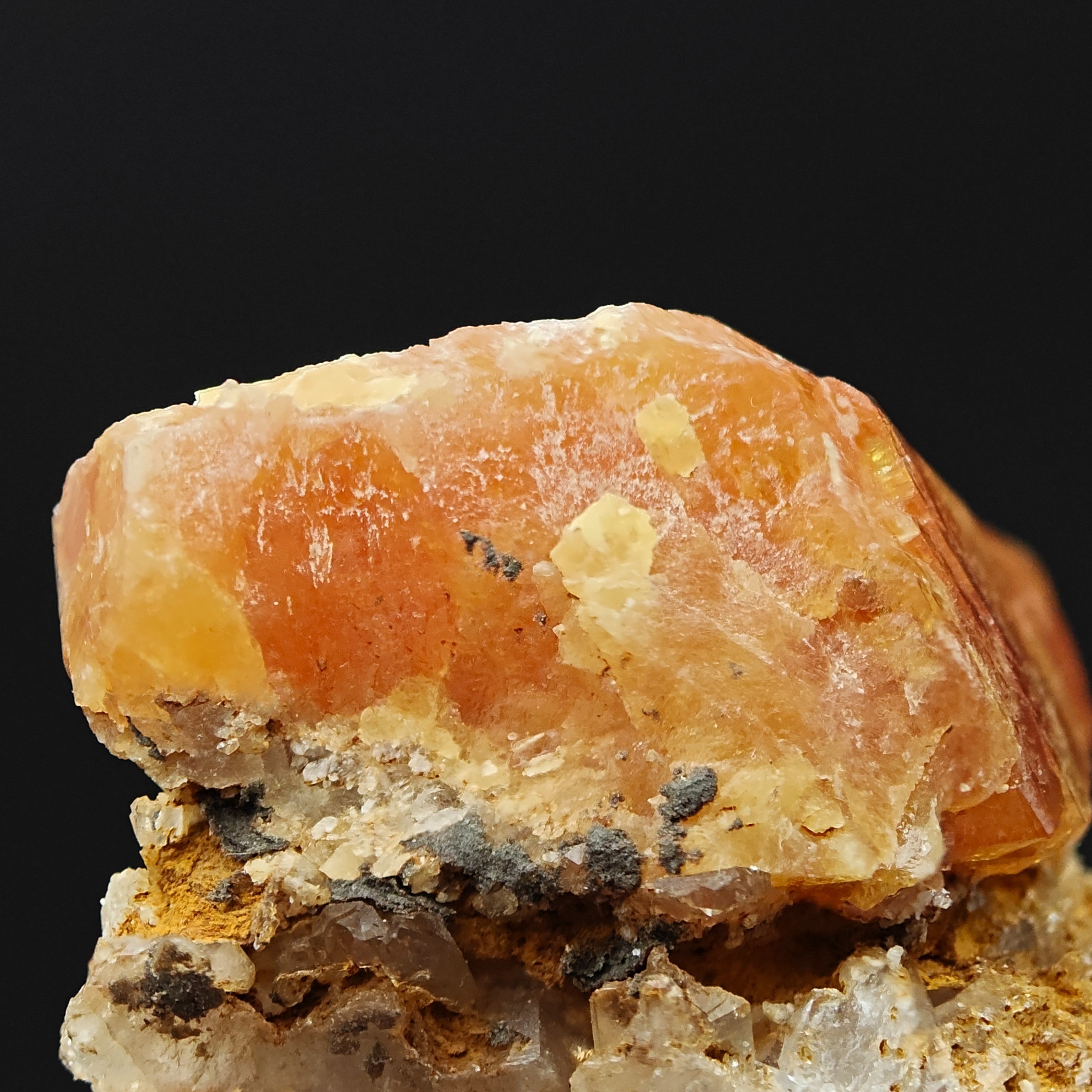 SCHEELITE – 4.4cm Lustrous Honey-Colored Crystal, Sichuan, China