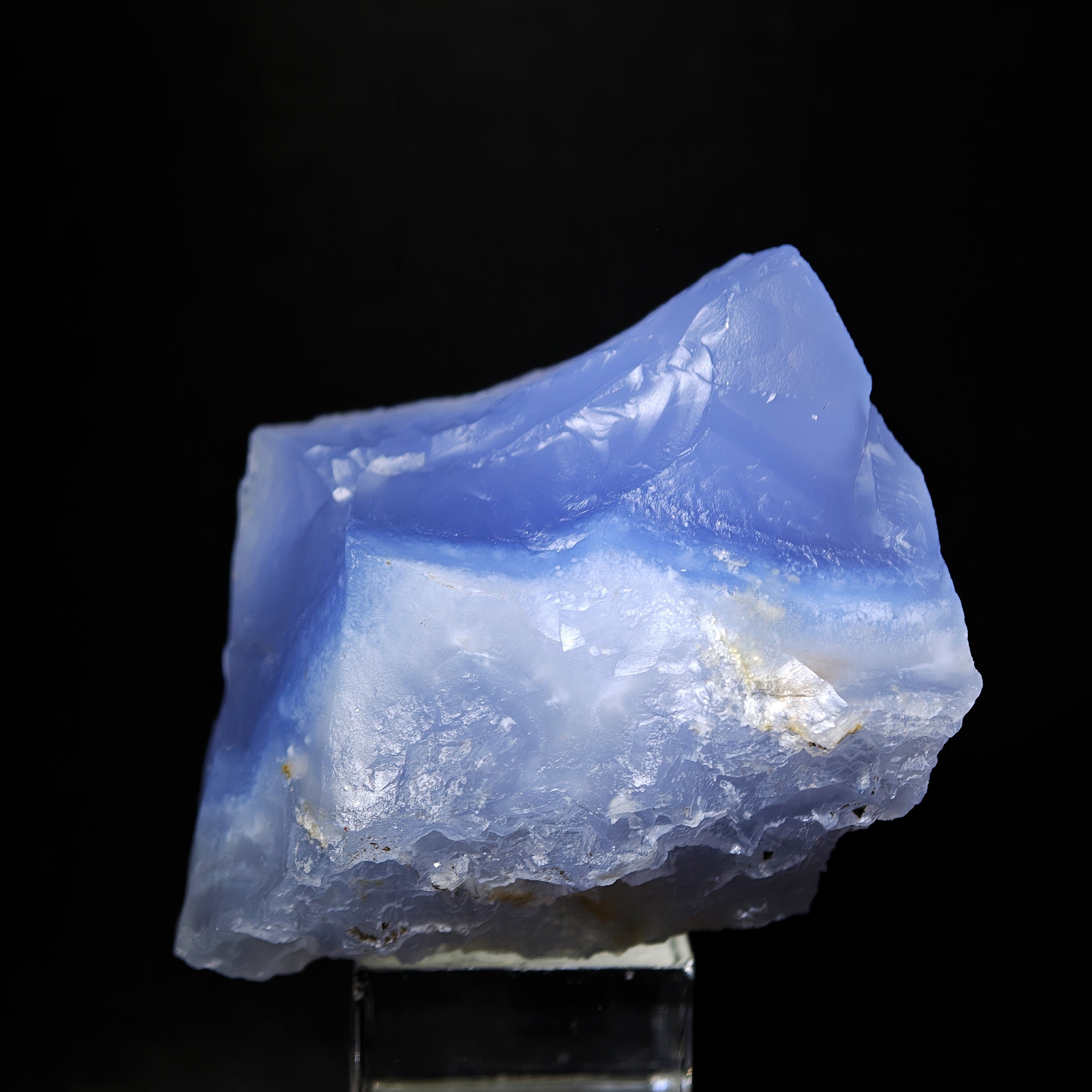 CHALCEDONY – Light-Reactive Blue-Violet Agate, Ngabu, Chikwawa, Malawi