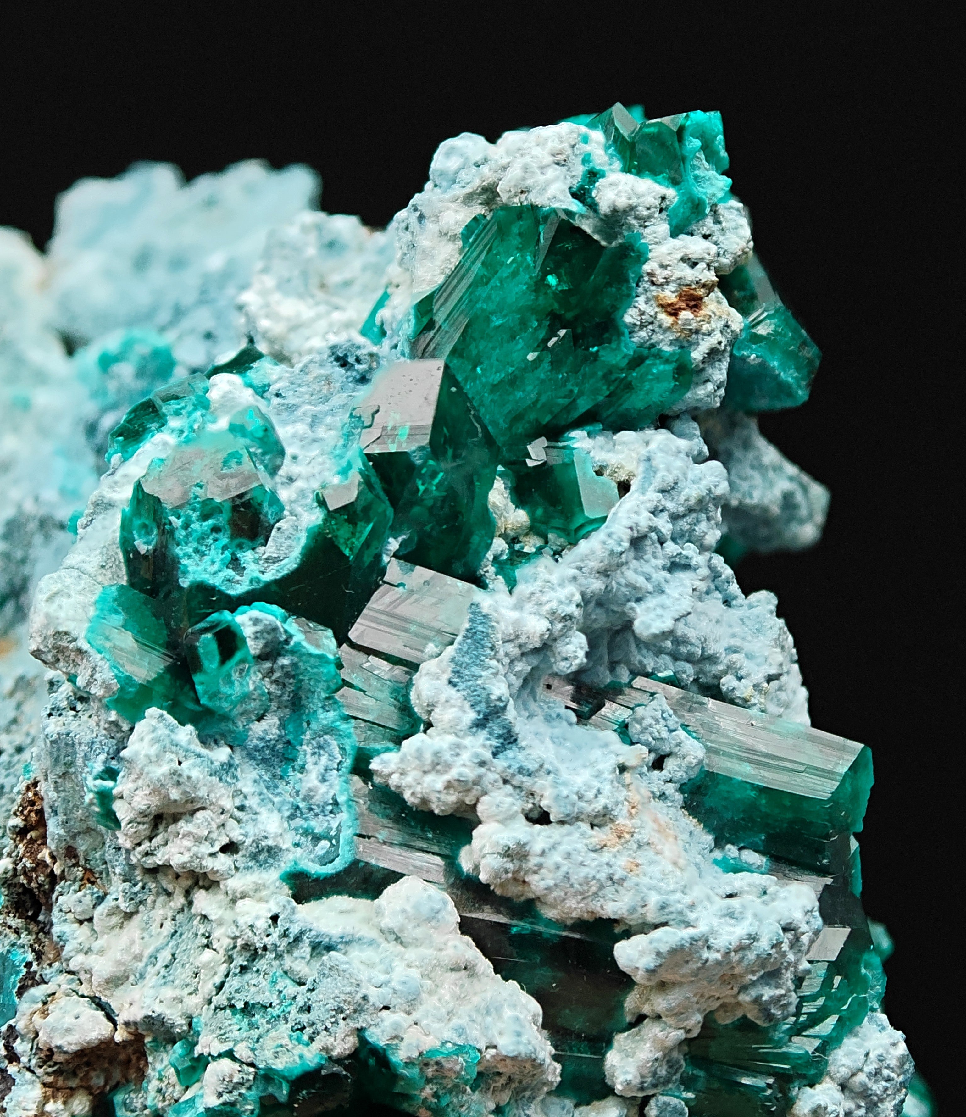DIOPTASE, SHATTUCKITE & PLANCHEITE – Vivid Green Crystals, Tsumeb Mine, Namibia