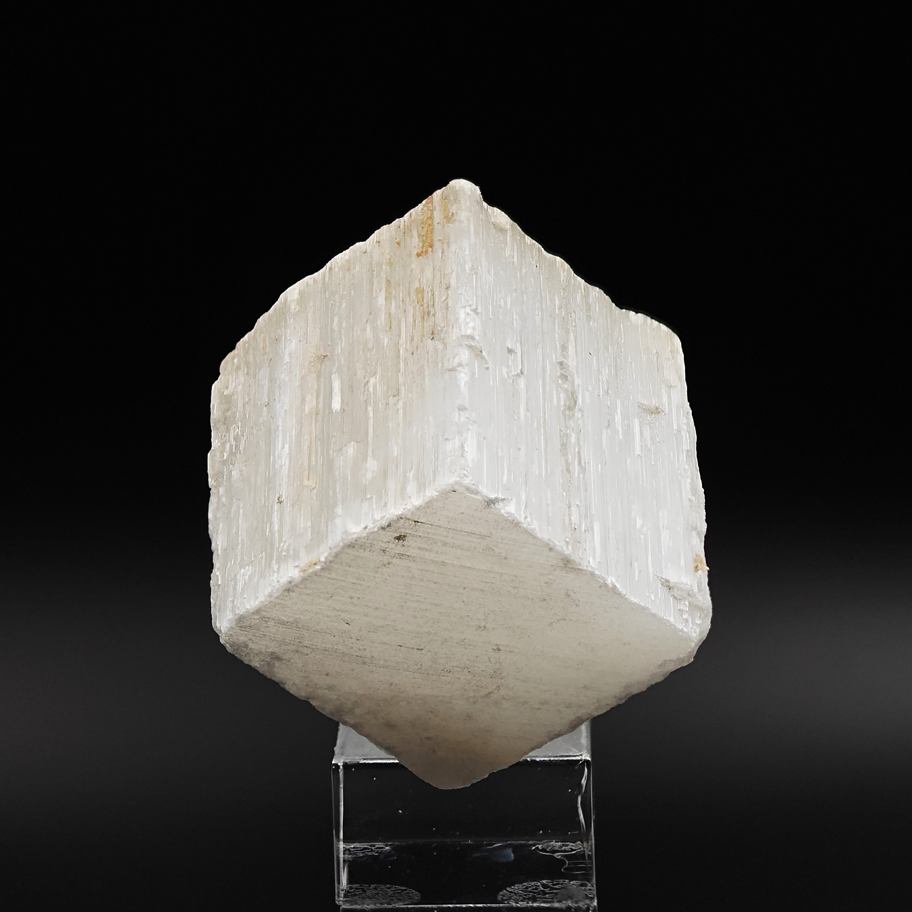 GYPSUM – 31mm White Cube with Sharp Faces, Midelt, Morocco