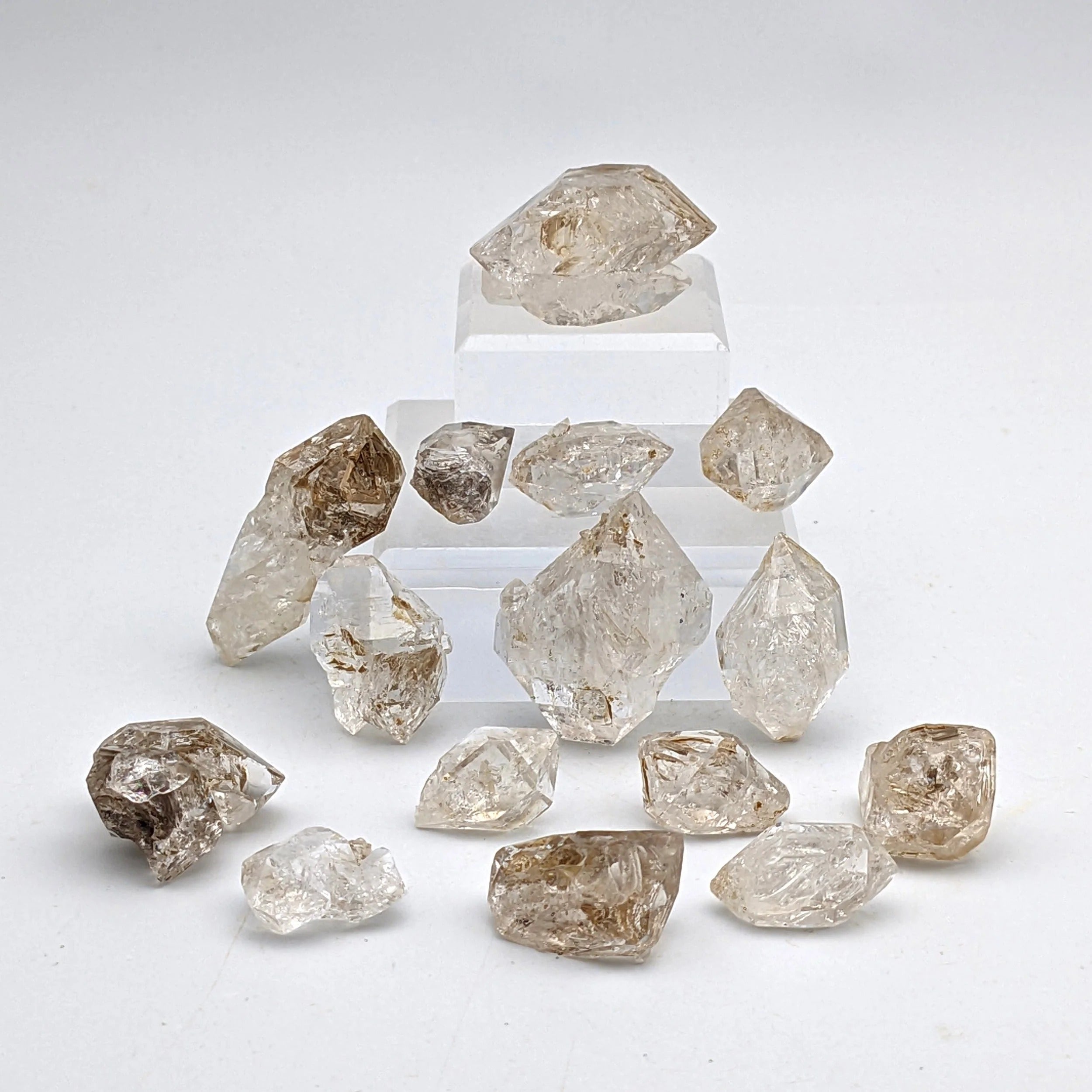 QUARTZ DIAMOND HOPPER – Natural Italian Quartz with Golden Inclusion