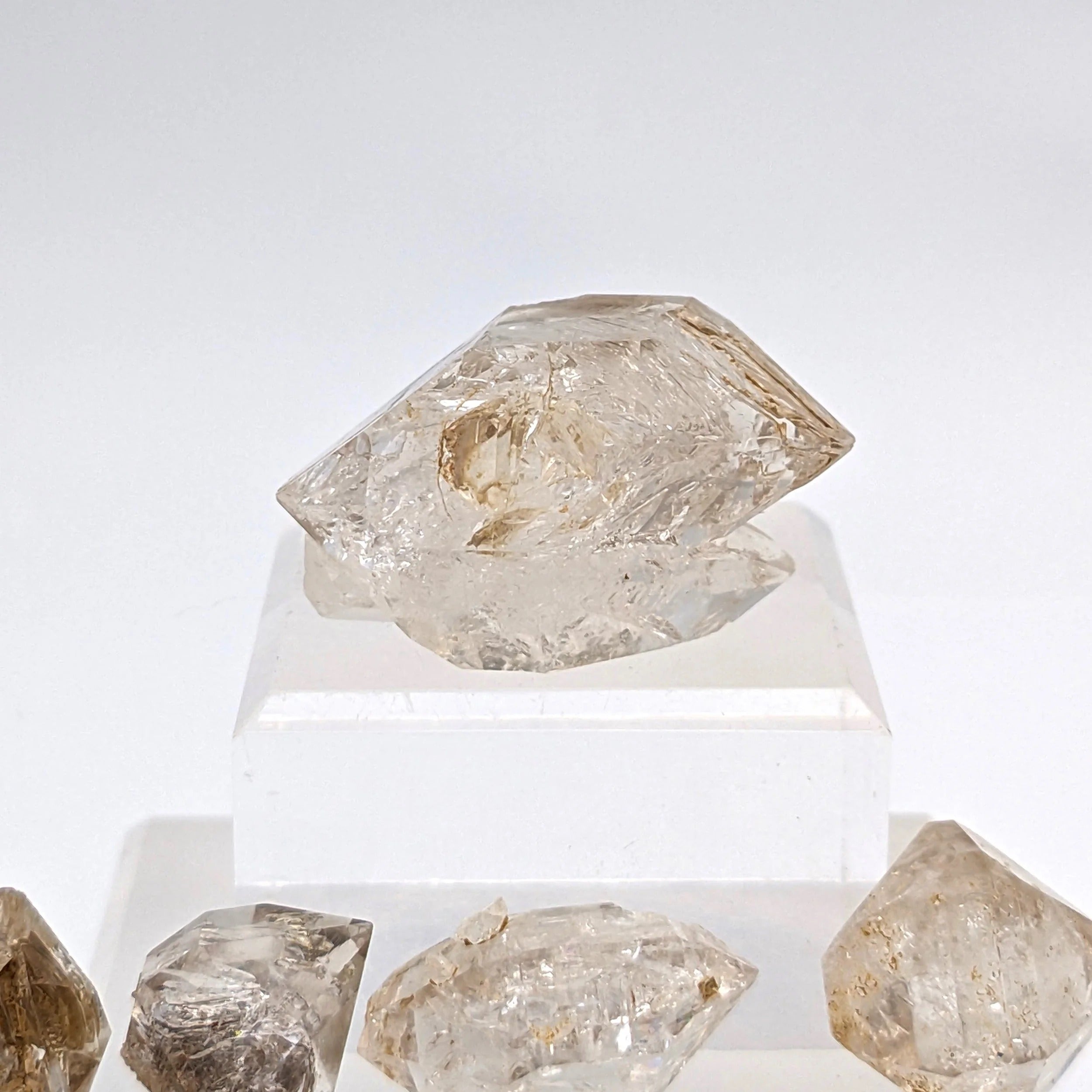 QUARTZ DIAMOND HOPPER – Natural Italian Quartz with Golden Inclusion